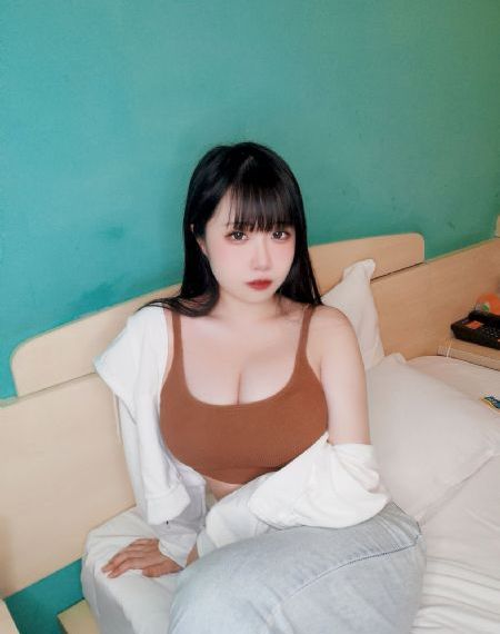 《偷偷》美剧观看途径_4K免费观看电视剧